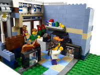 LEGO set 10218-1 Pet Shop - Image 5