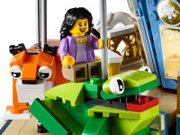 LEGO set 10257-1 Carousel - Image 4