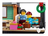 LEGO set 10259-1 Winter Village Station - Image 14