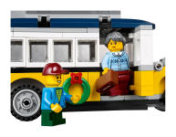 LEGO set 10259-1 Winter Village Station - Image 18