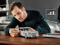 LEGO set 10262-1 James Bond Aston Martin DB5 - Image 10