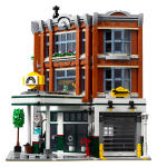 LEGO set 10264-1 Corner Garage - Image 3
