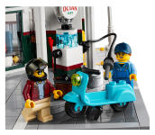 LEGO set 10264-1 Corner Garage - Image 12
