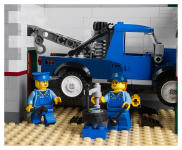 LEGO set 10264-1 Corner Garage - Image 13