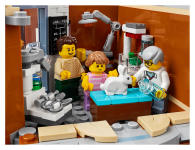 LEGO set 10264-1 Corner Garage - Image 14