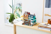LEGO set 10270-1 Bookshop - Image 10