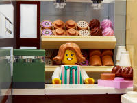 LEGO set 10278-1 Police Station - Image 3