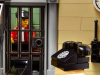 LEGO set 10278-1 Police Station - Image 4