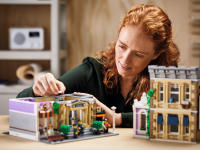 LEGO set 10278-1 Police Station - Image 12