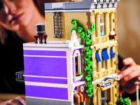 LEGO set 10278-1 Police Station - Image 15