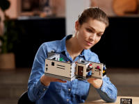 LEGO set 10291-1 Queer Eye: The Fab 5 Loft - Image 7