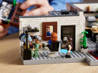 LEGO set 10291-1 Queer Eye: The Fab 5 Loft - Image 9