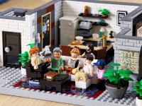 LEGO set 10291-1 Queer Eye: The Fab 5 Loft - Image 10