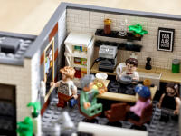 LEGO set 10291-1 Queer Eye: The Fab 5 Loft - Image 12