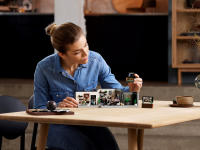 LEGO set 10291-1 Queer Eye: The Fab 5 Loft - Image 19