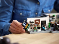 LEGO set 10291-1 Queer Eye: The Fab 5 Loft - Image 27