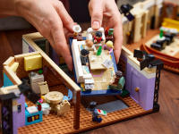 LEGO set 10292-1 Friends - The Apartments - Image 12