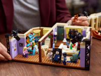 LEGO set 10292-1 Friends - The Apartments - Image 16