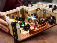 LEGO set 10292-1 Friends - The Apartments - Image 17