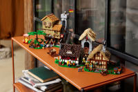 LEGO set 10332-1 Medieval Town Square - Image 6