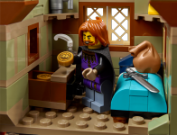 LEGO set 10332-1 Medieval Town Square - Image 11