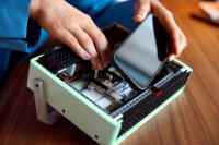 LEGO set 10334-1 Retro Radio - Image 3