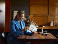 LEGO set 10334-1 Retro Radio - Image 9