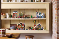 LEGO set 10339-1 Santa's Post Office - Image 5