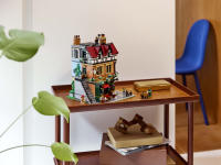 LEGO set 10350-1 Tudor Corner - Image 3
