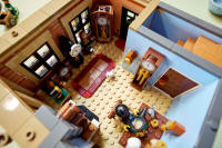LEGO set 10350-1 Tudor Corner - Image 6