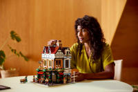 LEGO set 10350-1 Tudor Corner - Image 17