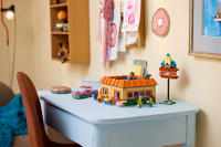 LEGO set 10352-1 The Simpsons: Krusty Burger - Image 8