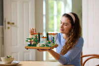 LEGO set 10359-1 Fountain Garden - Image 9