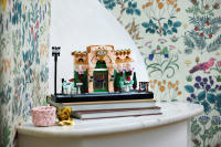 LEGO set 10362-1 French Café - Image 8