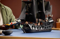 LEGO set 10365-1 Captain Jack Sparrow's Pirate Ship - Image 9