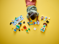 LEGO set 10423-1 Buildable People with Big Emotions - Image 8