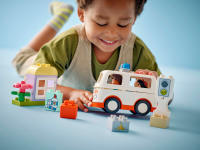 LEGO set 10447-1 Ambulance & Driver - Image 6