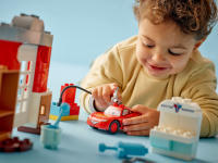 LEGO set 10456-1 McQueen's Visit to Doc's Garage - Image 6