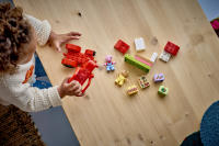 LEGO set 10468-1 Tractor and Market - Image 9