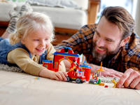 LEGO set 10776-1 Mickey & Friends Fire Truck & Station - Image 9