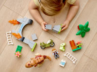 LEGO set 10939-1 T. rex and Triceratops Dinosaur Breakout - Image 4