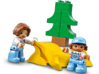 LEGO set 10946-1 Family Camping Van Adventure - Image 9