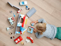 LEGO set 10948-1 Parking Garage and Car Wash - Image 4