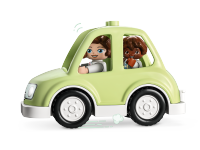 LEGO set 10986-1 Family House on Wheels - Image 3