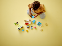 LEGO set 10986-1 Family House on Wheels - Image 6
