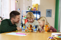 LEGO set 11217-1 Brick-Built Bluey Family - Image 5