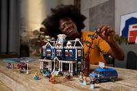 LEGO set 11370-1 Stranger Things: The Creel House - Image 17