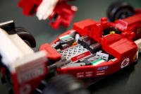 LEGO set 11375-1 Ferrari F2004 & Michael Schumacher - Image 6