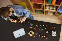 LEGO set 21273-1 The Ghast Balloon Village Attack - Image 3