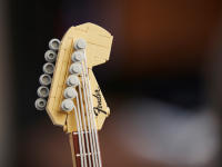 LEGO set 21329-1 Fender Stratocaster - Image 5